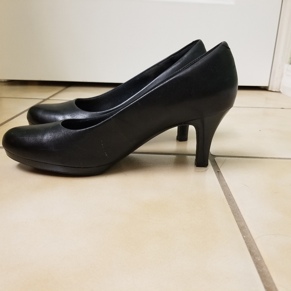 Clark's Artisan Black Pump